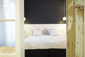 Deluxe Double Room, 1 Queen Bed, Bathtub, City View | Premium bedding, minibar, desk, soundproofing