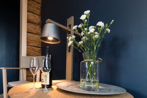 Deluxe Double Room, 1 Queen Bed, Accessible, City View | In-room dining