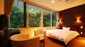 Minibar, in-room safe, desk, free WiFi