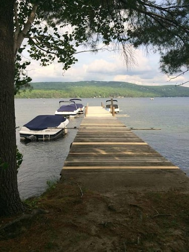 Sunny Cottage on Lake Sunapee in Mount Sunapee, United States