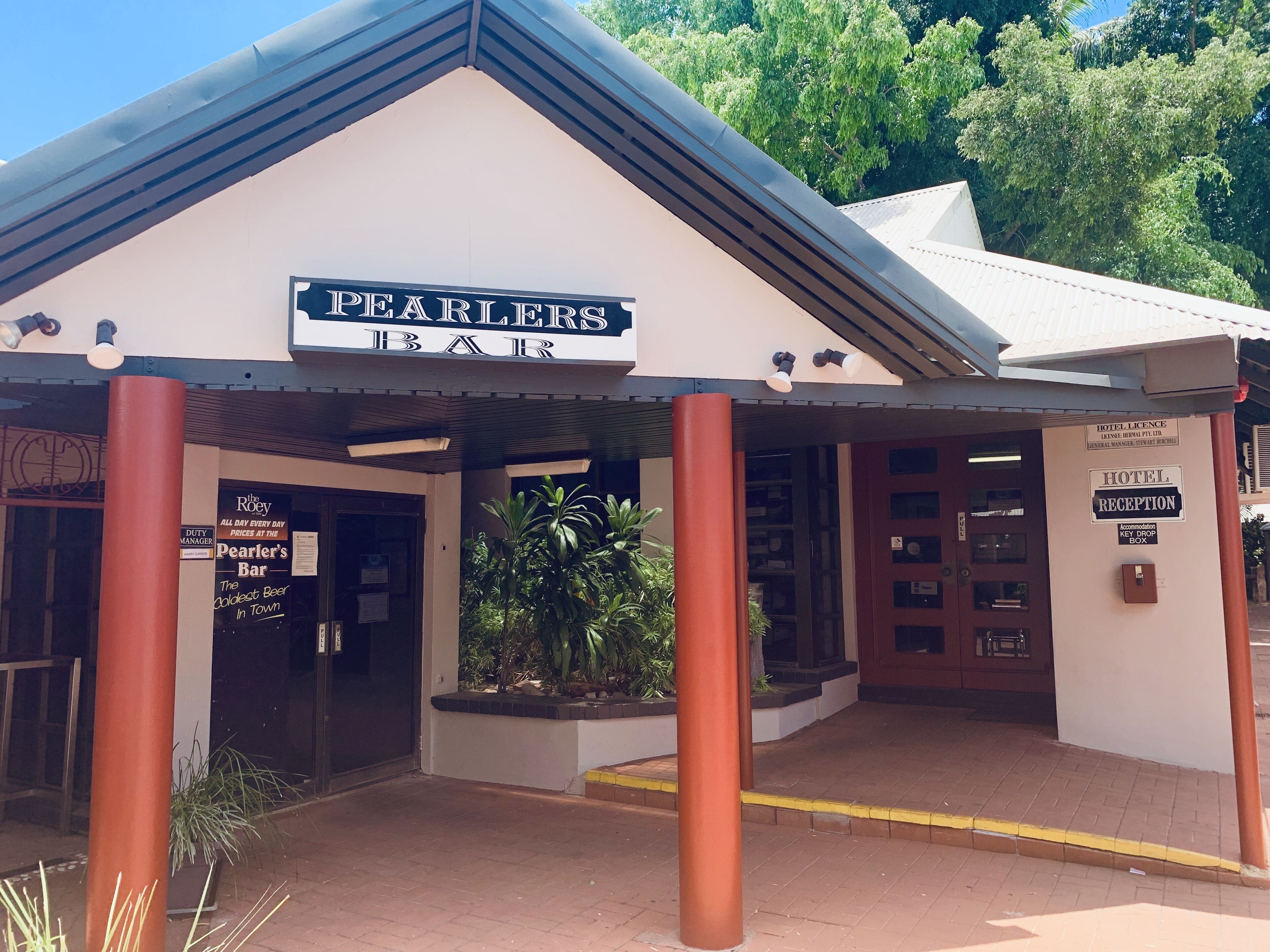 Roey Backpackers & Party Bar