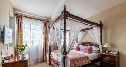 The White Hart Hotel