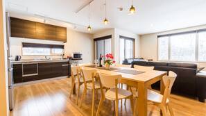 Full-sized fridge, microwave, dishwasher, toaster