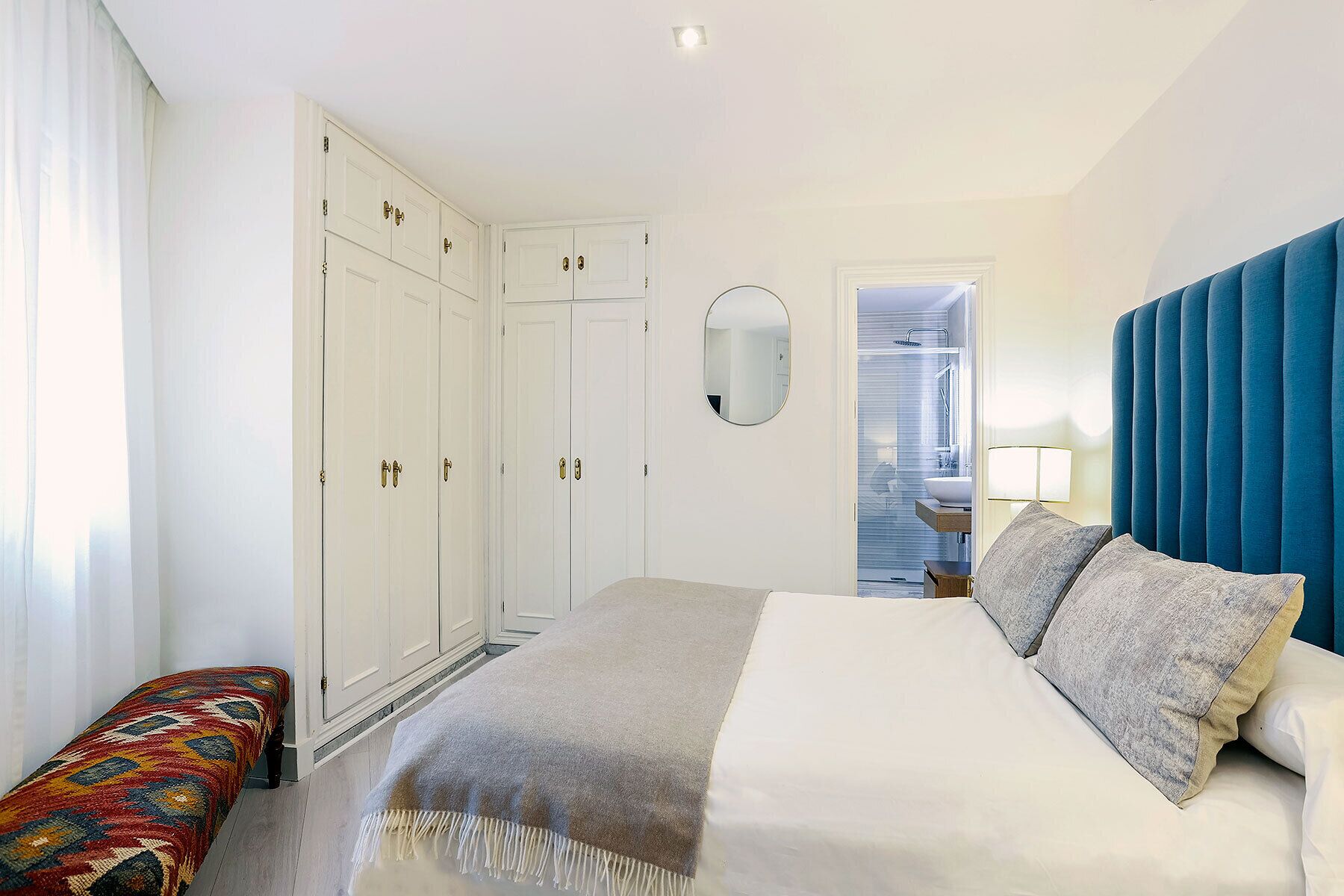 Modern 4 Bd Aptm close to the Cathedral. Isabel la Catolica II: Precios,  promociones y comentarios | Expedia.com