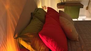Ropa de cama de alta calidad, minibar, caja fuerte y escritorio