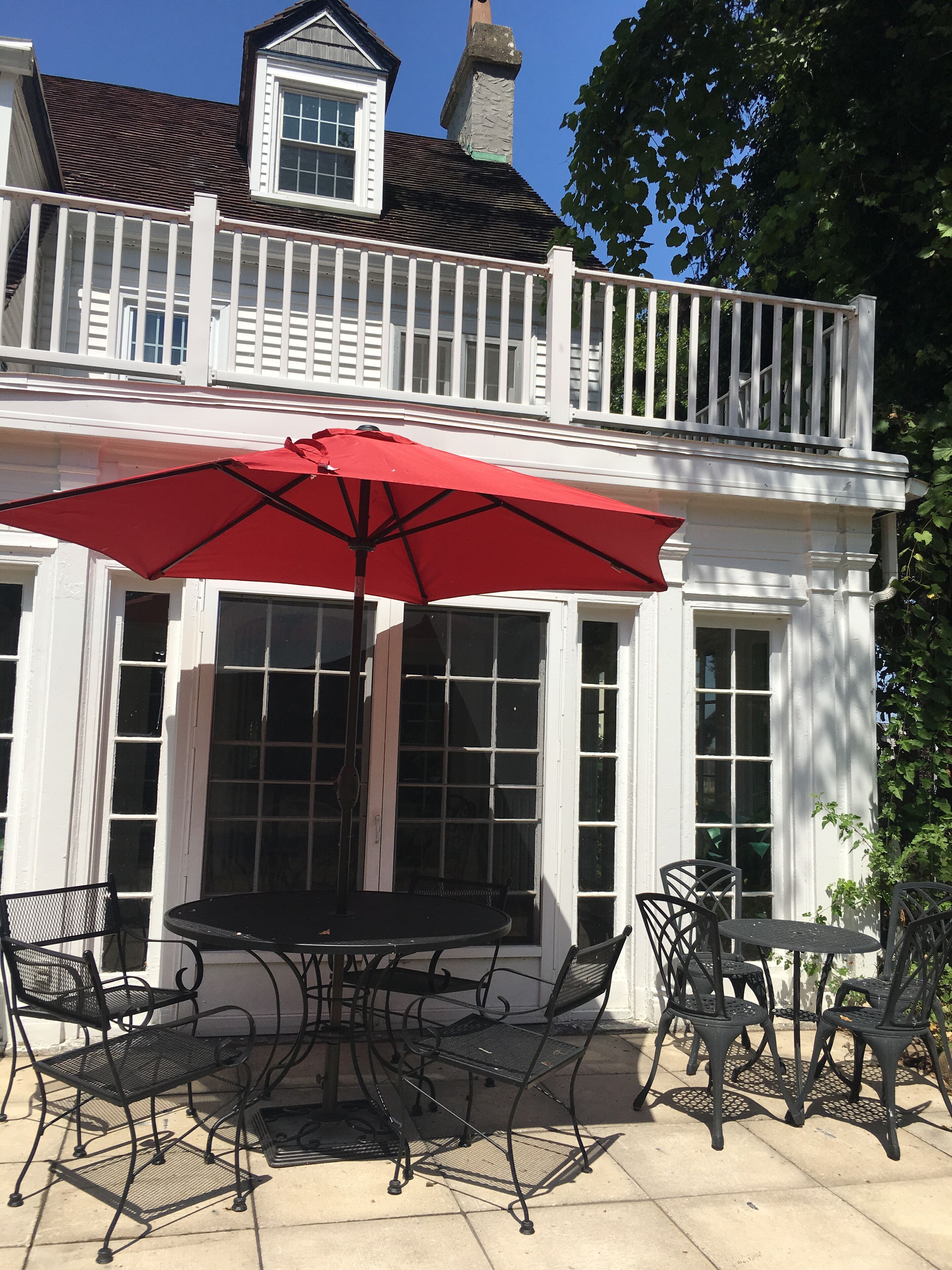 Closest to US Falls, 4000sf, Historic, Family Friendly - 6bedrooms, 4.5 Baths in Niagara Falls, United States