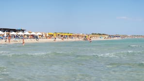 Una spiaggia nelle vicinanze