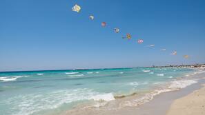 Una spiaggia nelle vicinanze