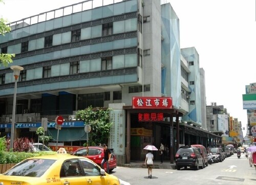 Taipei Central MRT Apartment in Taipei, Taiwan