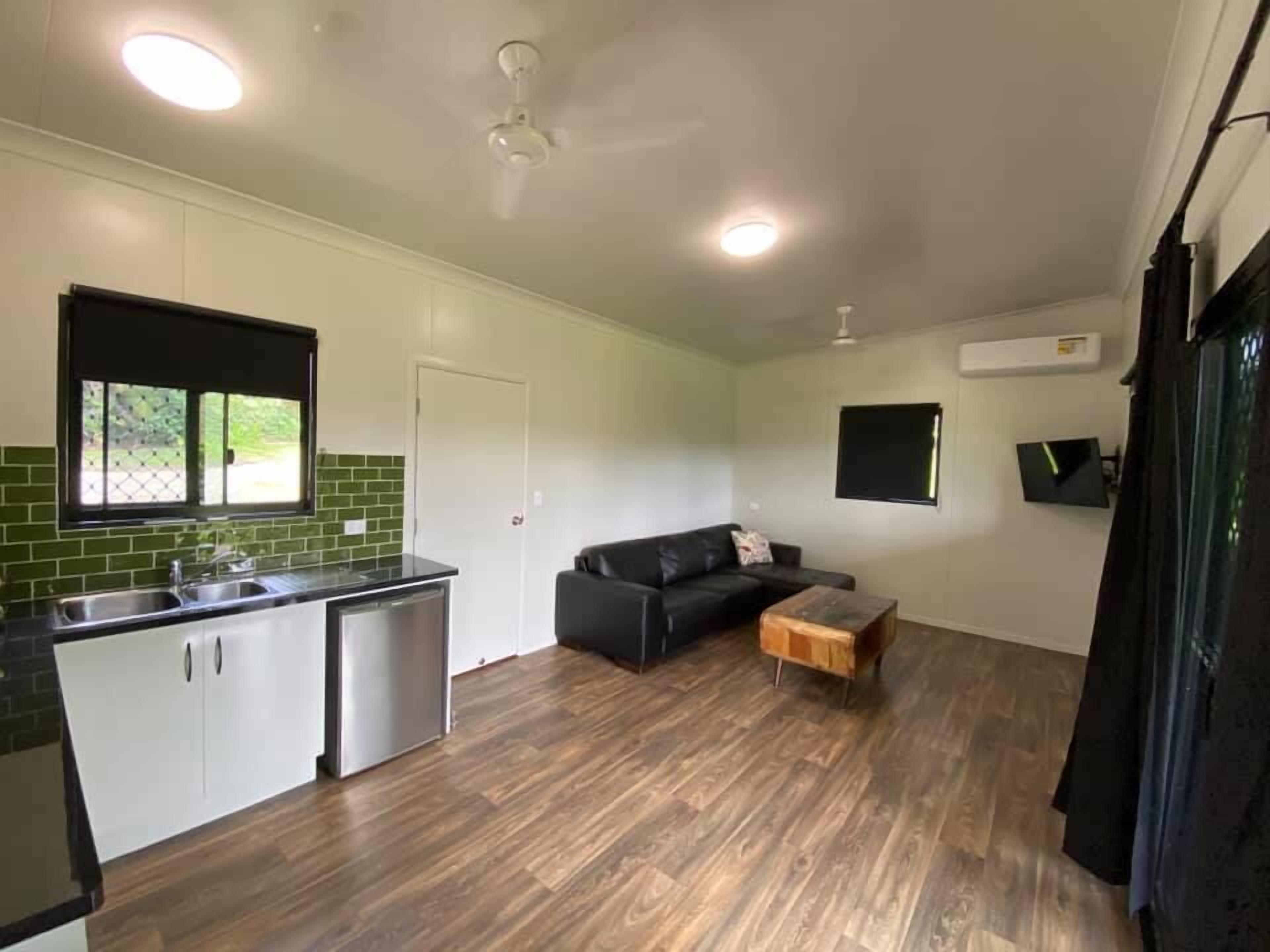 Mena Creek Flower House