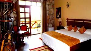 Premium bedding, in-room safe, desk, free WiFi
