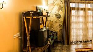 Premium bedding, in-room safe, desk, free WiFi