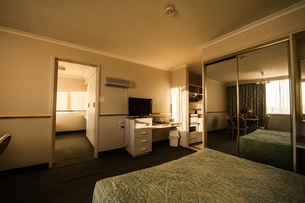 Parklane Motel