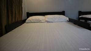 Desk, rollaway beds, free WiFi, linens