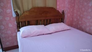 Desk, rollaway beds, free WiFi, linens