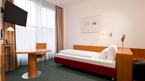 Hochwertige Bettwaren, Minibar, Zimmersafe, Schreibtisch