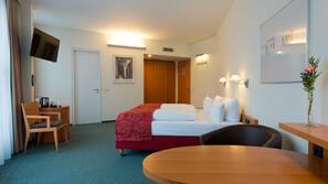 Hochwertige Bettwaren, Minibar, Zimmersafe, Schreibtisch