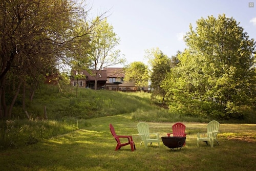 Top 10 Accommodation Near Yellow Barn At Shenandoah Caverns From Au River Bluff Farm Bed Breakfast