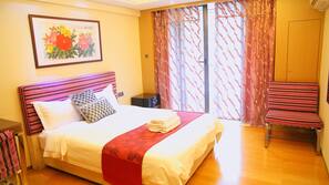 Desk, blackout drapes, rollaway beds, free WiFi