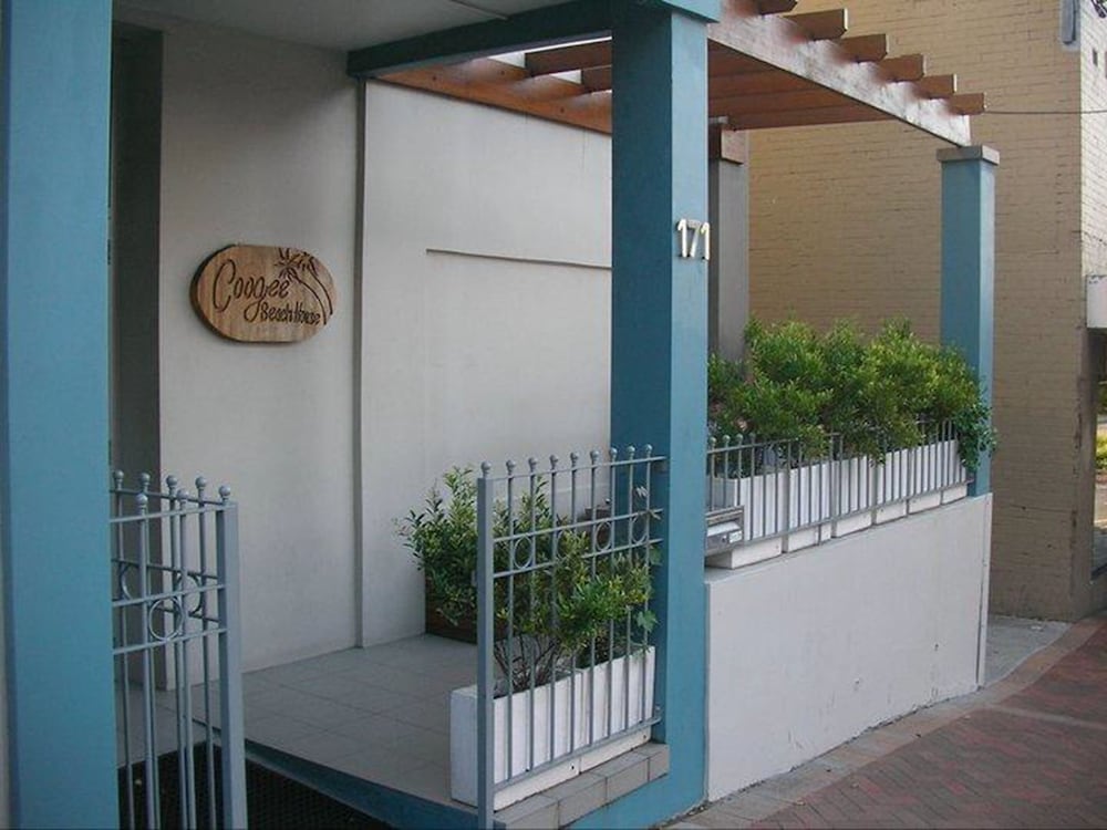 Property entrance, Coogee Beach House - Hostel