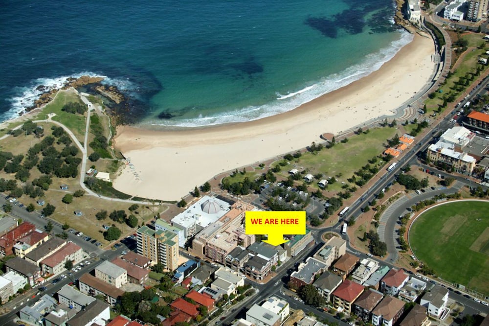 Aerial view, Coogee Beach House - Hostel