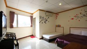 Escritorio, cortinas opacas, wifi gratis