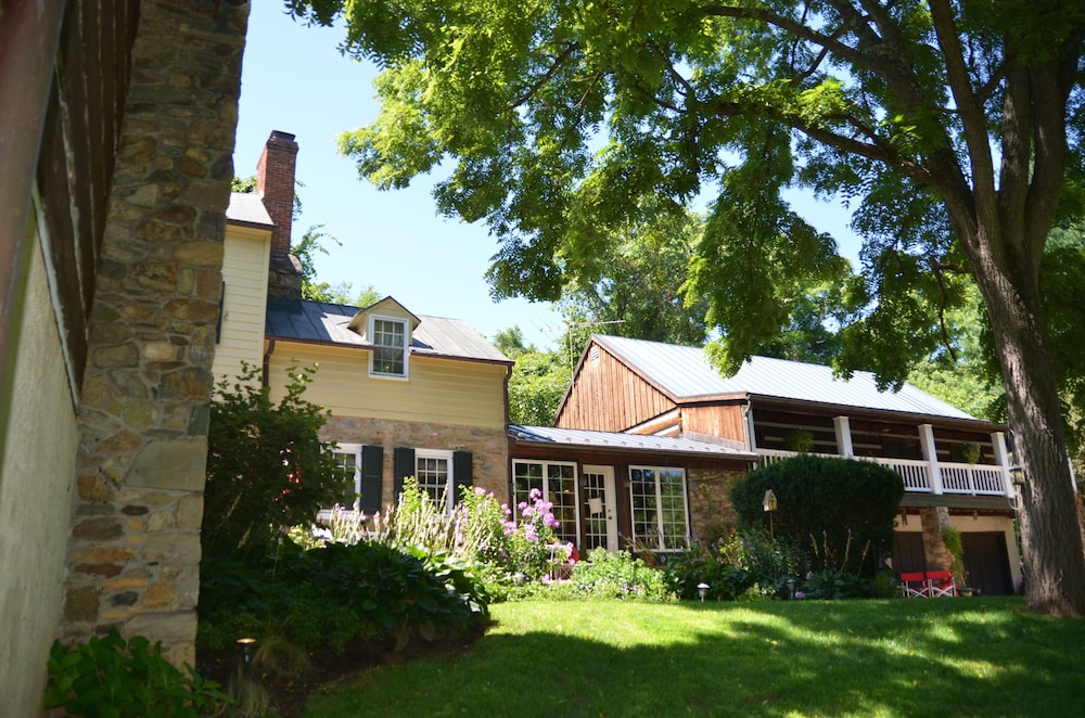 Paradise In Horse Country Purcellville Hotel Rates Reviews On Featured Image