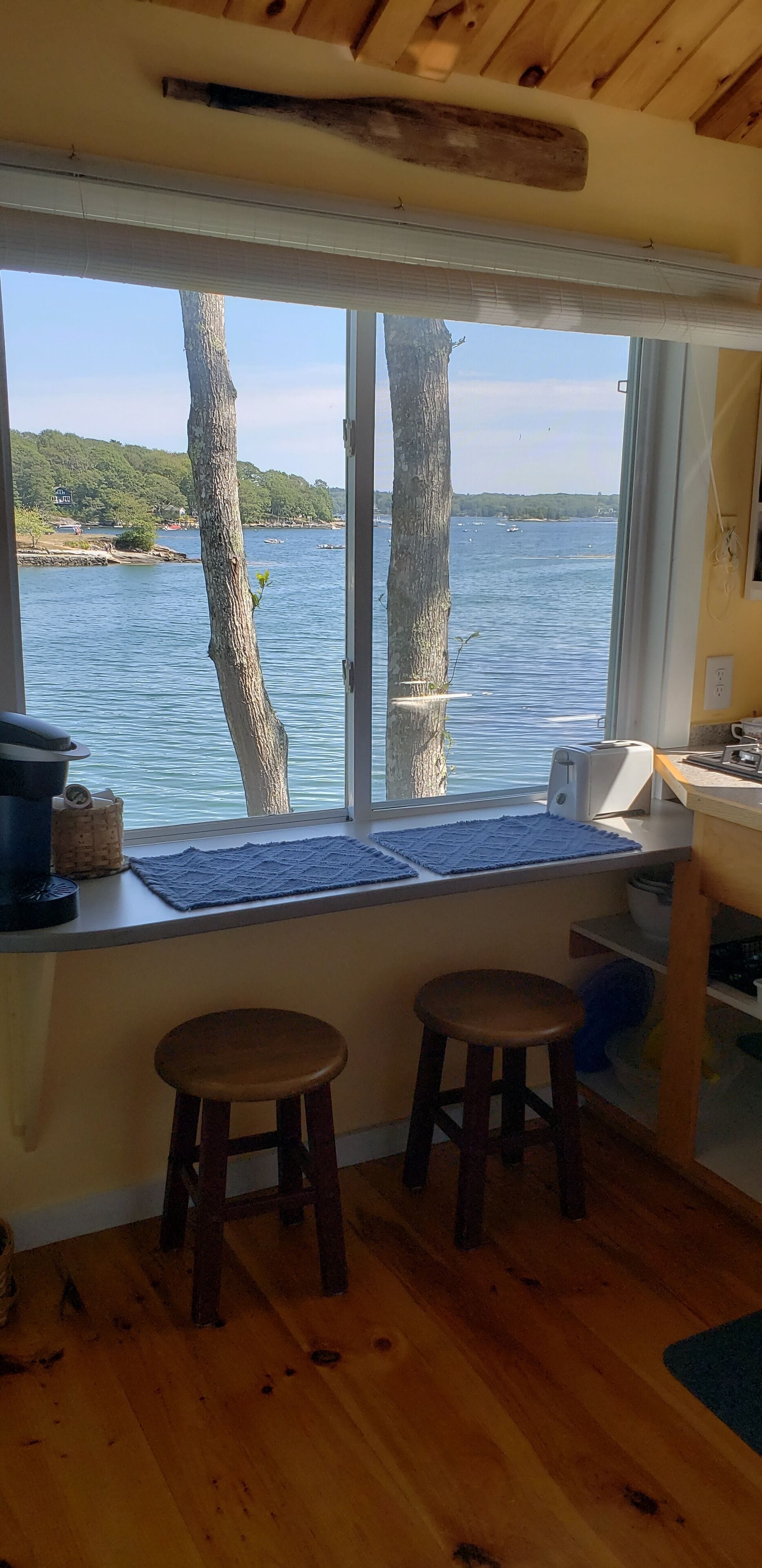Oceanfront Cottage For 2, Quiet, Kayaking, Enjoy the Natural Beauty ! in Boothbay Harbor, United States