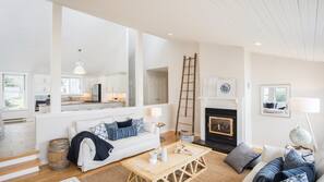 TV, fireplace