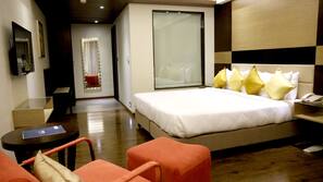 Minibar, in-room safe, desk, iron/ironing board