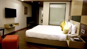 Minibar, in-room safe, desk, iron/ironing board