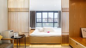 1 bedroom, premium bedding, blackout curtains, free WiFi