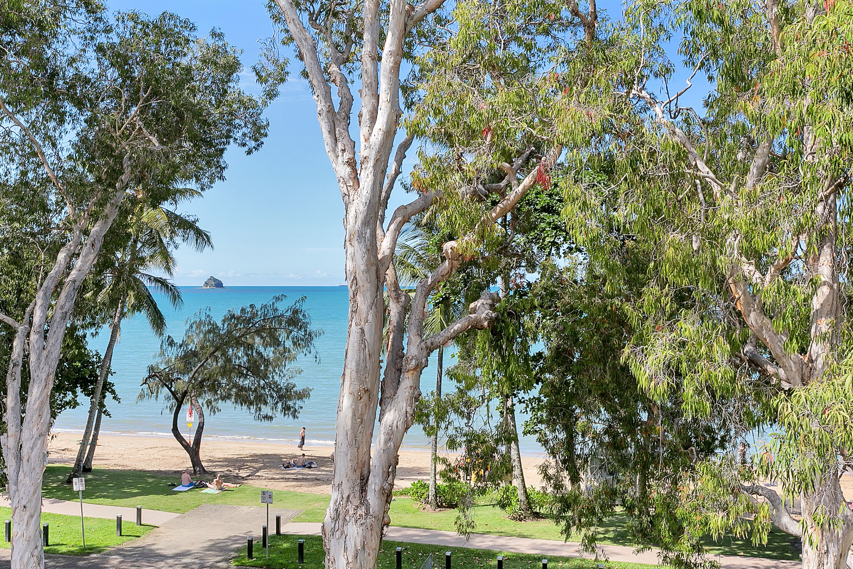 Hibiscus On Palm Cove at Marlin Waters