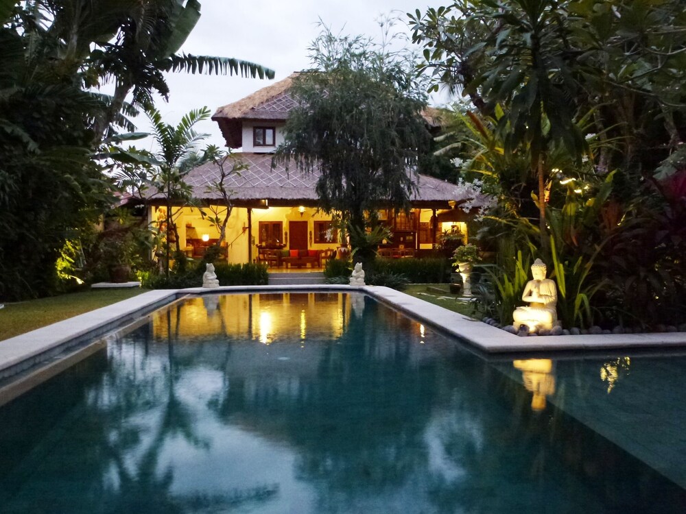 Two Storey Balinese Style 3 Bedroom Villa Seminyak In