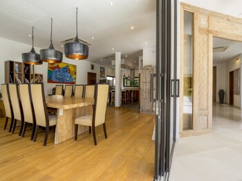 13+ Akilea Villas Background