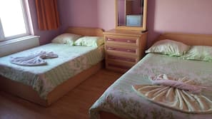 Premium bedding, desk, free WiFi