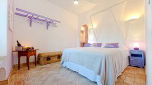 Individually decorated, individually furnished, linens