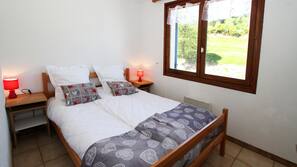 1 chambre, décoration personnalisée, ameublement personnalisé, bureau