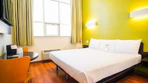 1 Schlafzimmer, hochwertige Bettwaren, Zimmersafe, Schreibtisch