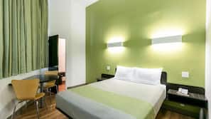 1 Schlafzimmer, hochwertige Bettwaren, Zimmersafe, Schreibtisch