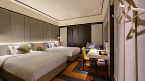 Premium bedding, desk, free WiFi