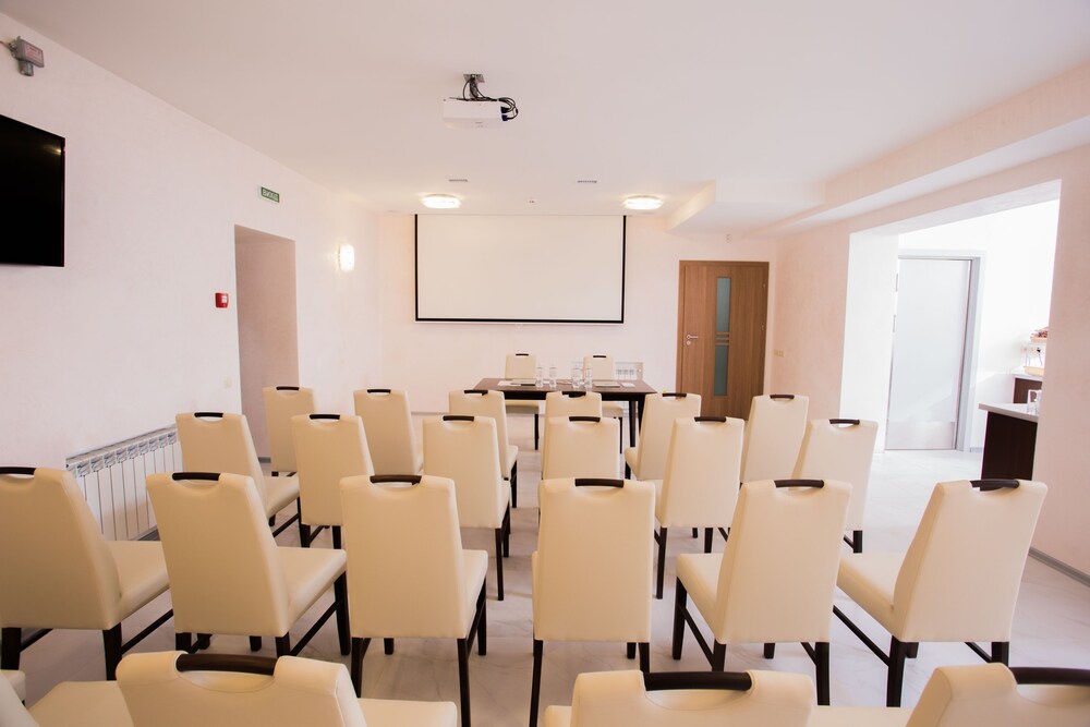 Photo - Mackintosh Hotel