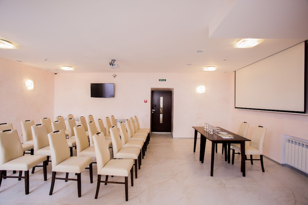 Photo - Mackintosh Hotel