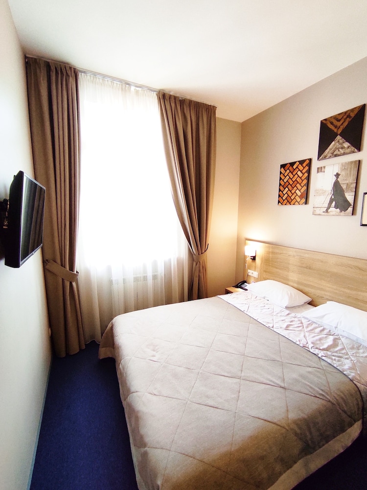 Photo - Mackintosh Hotel