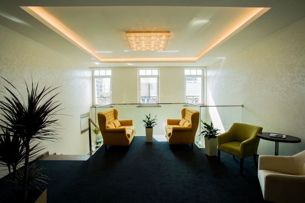 Photo - Mackintosh Hotel