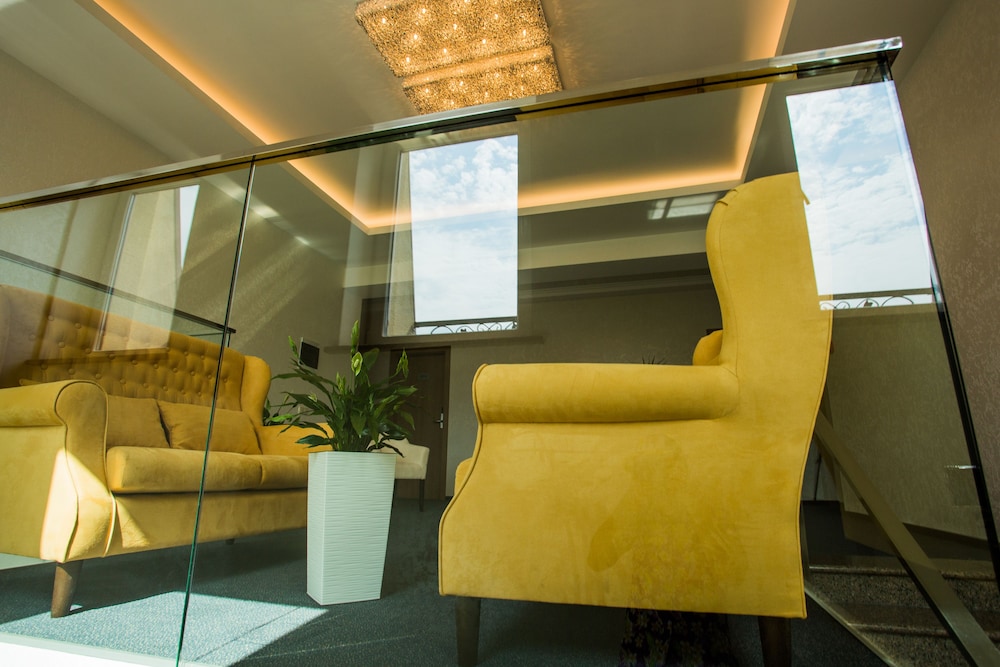 Photo - Mackintosh Hotel