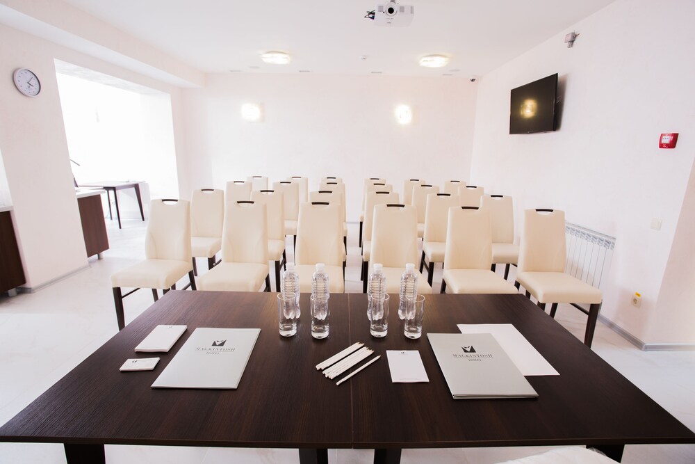 Photo - Mackintosh Hotel