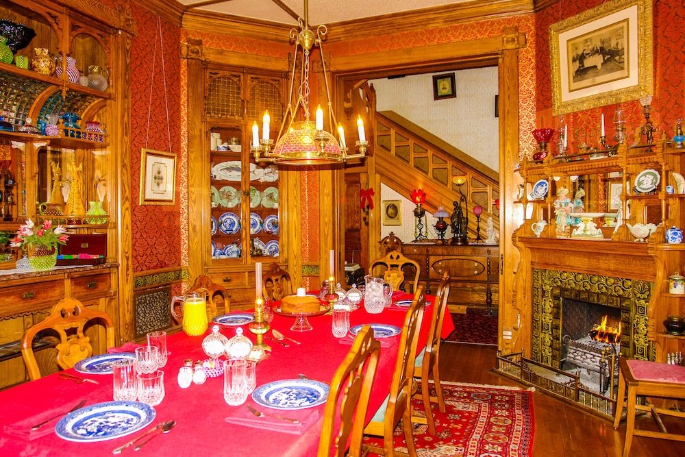 The Richards House Bed & Breakfast in Dubuque Best Rates & Deals on