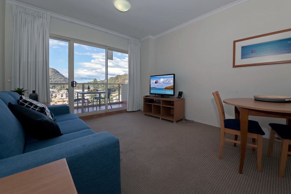 Barrington, 709/35-45 Shoal Bay Road