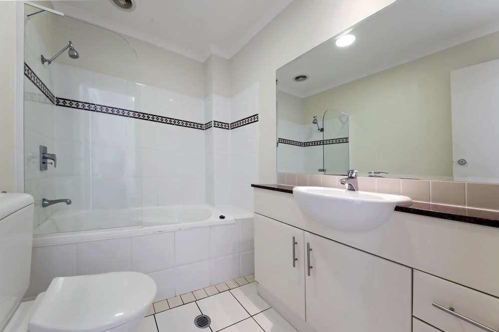 Barrington, 709/35-45 Shoal Bay Road